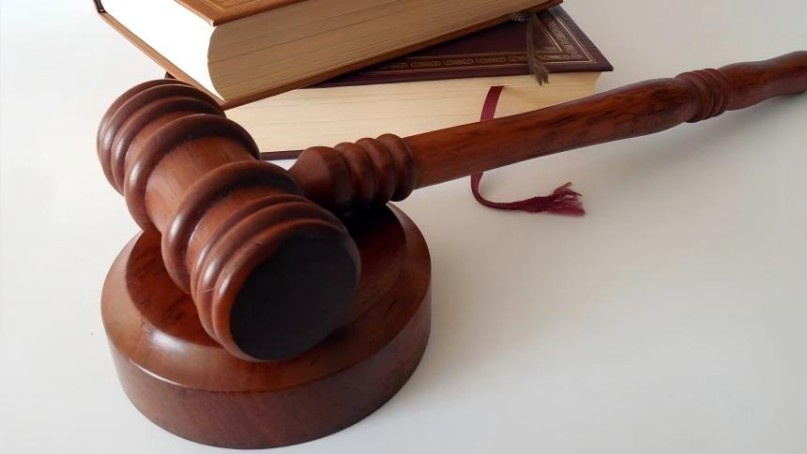 退伍军人有赌博情形，诉讼后分居未满一年女方怎么离婚