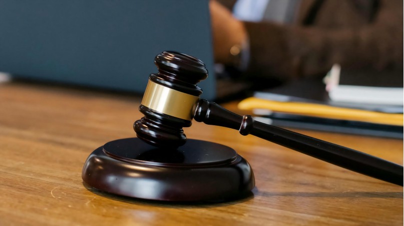 男方离婚前挥霍欠的债，女方如何承担