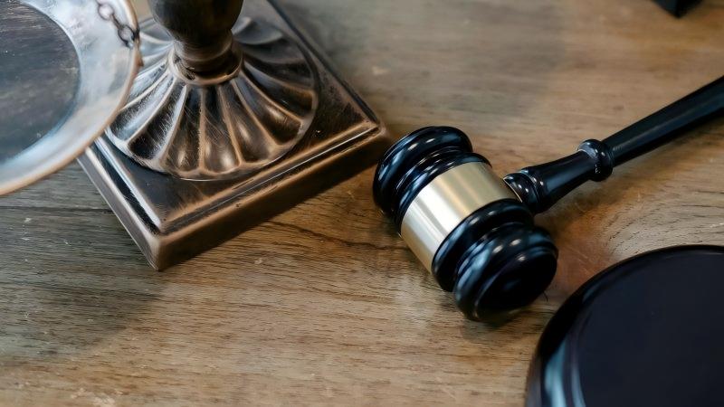 导游带游客在指定店买到假玛瑙石，旅行社怎么办