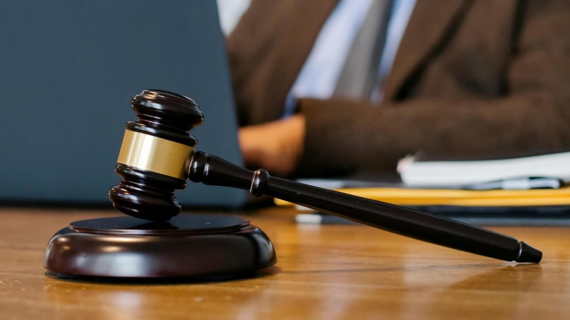 未成年骑电动车被面包车撞了该怎么办