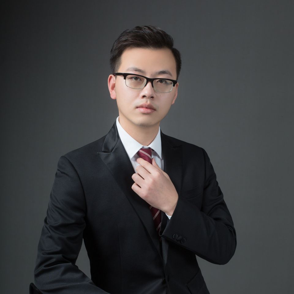 汪卓群