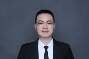 我帮我朋友公司担任法人，现在公司欠债了，我要不要承担责任？