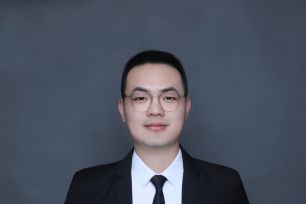 我和朋友准备开办公司，有限责任公司和合伙企业有什么区别？