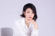 法定代表人在合同上加盖公司公章的行为与公司之间的关系