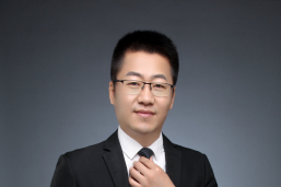 驾驶证被扣期间发生事故，保险公司应否理赔？