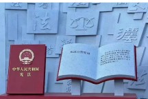 个体工商户登记的经营者发生变更，原经营者经营期间的债务谁承担