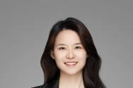 亲孙女为爷爷遗产与堂姑姑闹上法庭，遗产如何分？