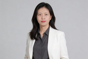 刑事案件承办法官家属怎么联系