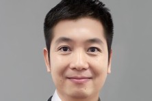 KTV公然猥亵致被害人轻伤，公职人员、企业高管双双被刑拘免职