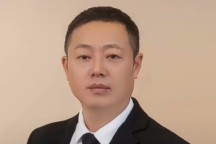 看修叉车导致受伤责任划分。